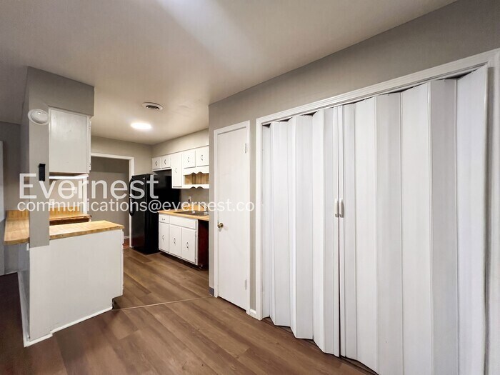 Building Photo - 5787 Northland Dr