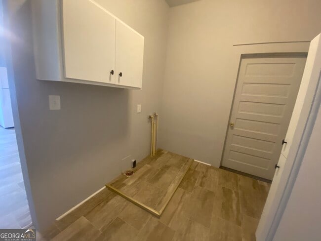 Building Photo - 914 Greenville St