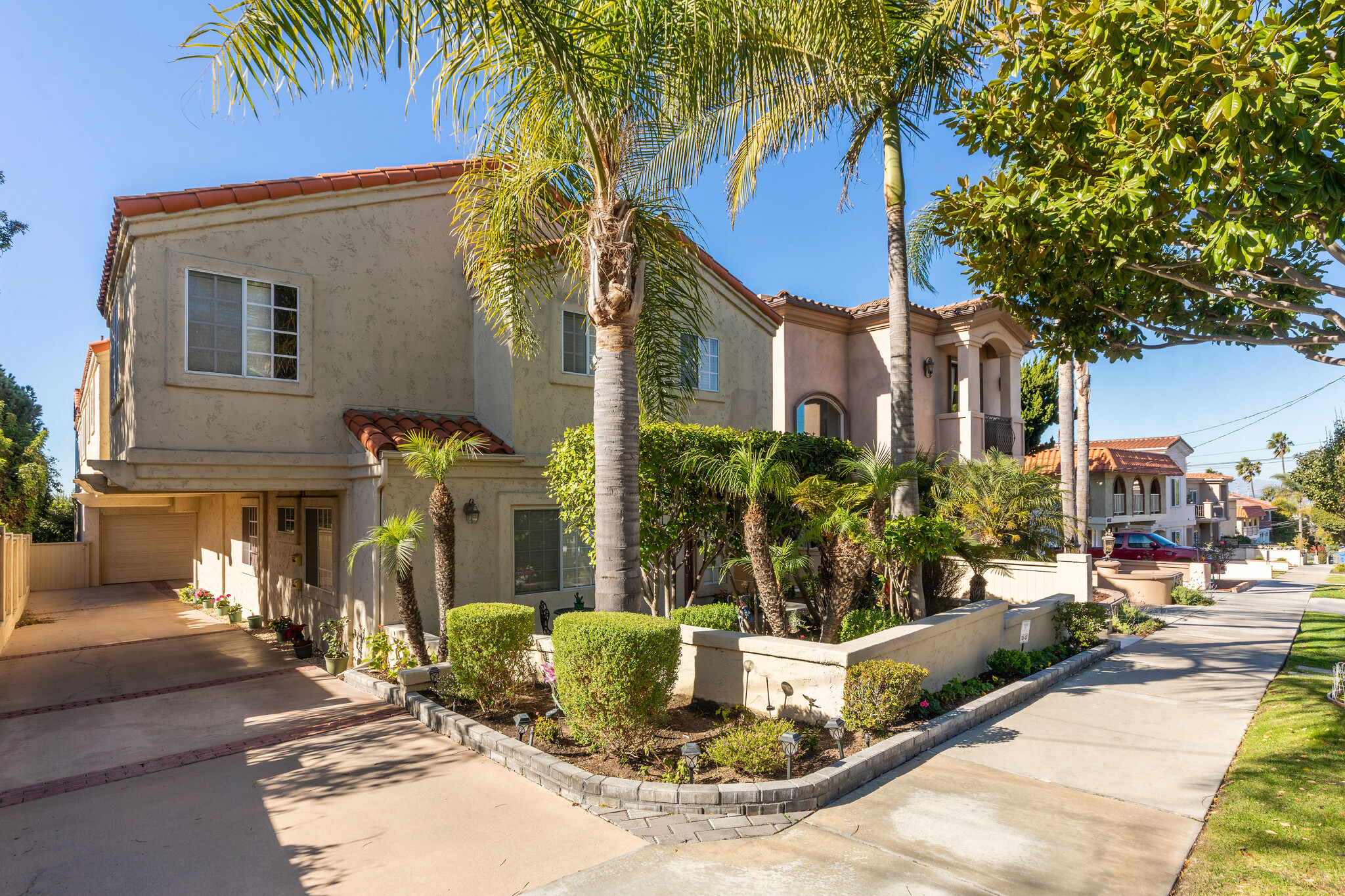 Building Photo - 607 N Juanita Ave