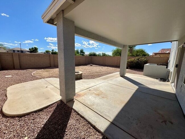 Building Photo - GREAT 4BEDROOM/3BATH HOME WITH ALL THAT YO...
