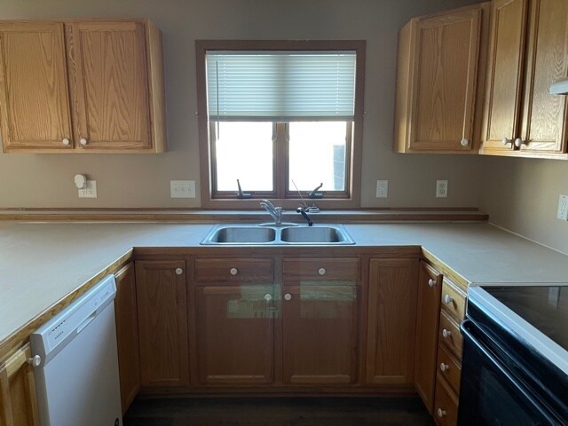 Building Photo - 413 Lilac Ln