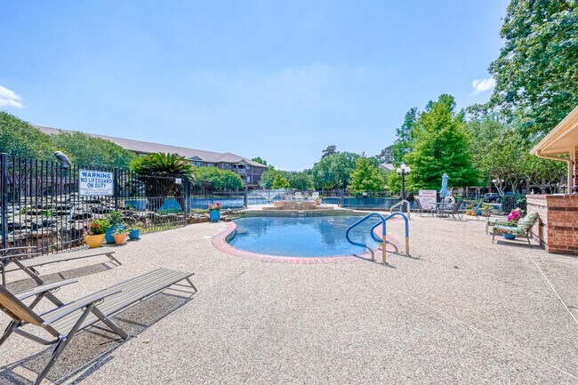 Building Photo - 2803 Kings Crossing Dr