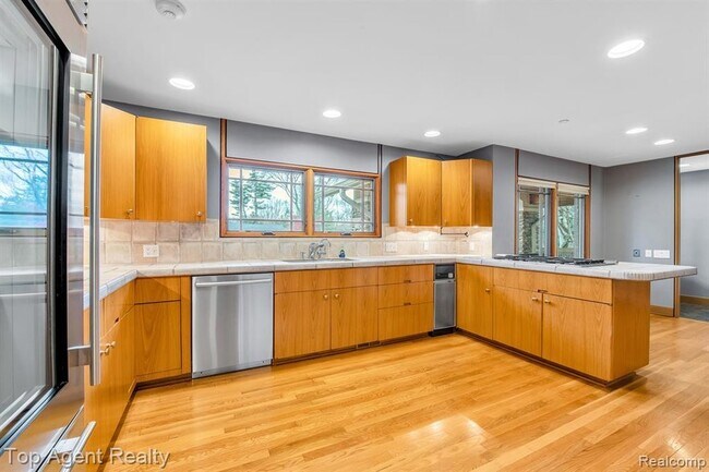 Building Photo - 5760 Snowshoe Cir