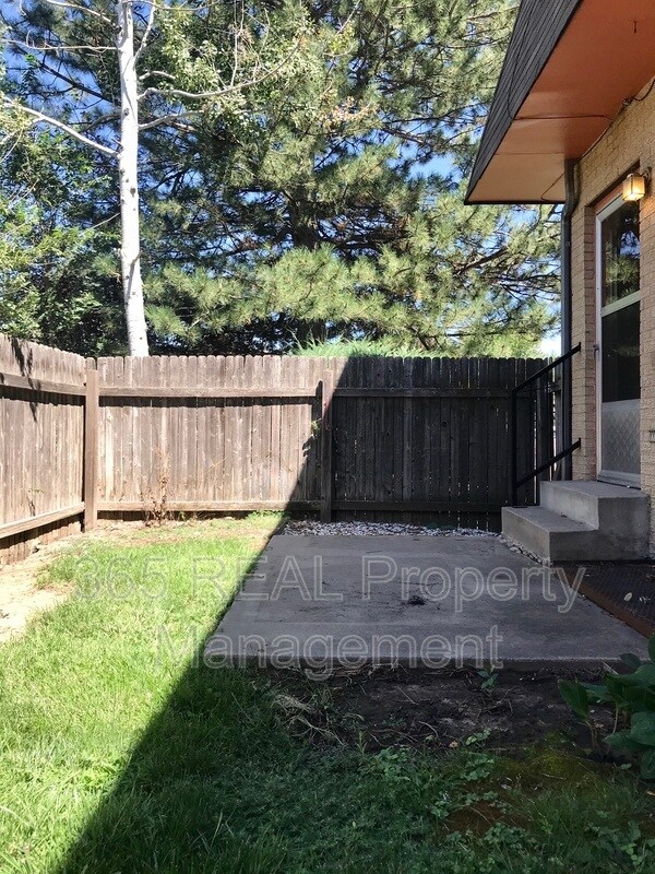 Building Photo - 2141 28th Ave Ct