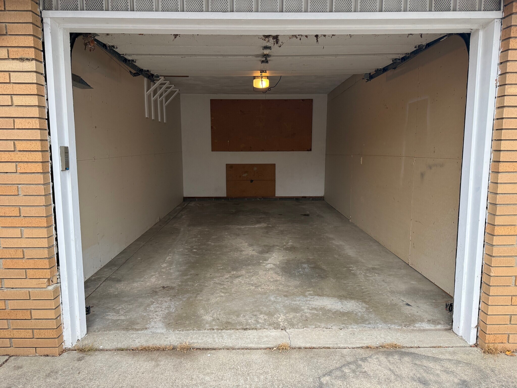 Optional 1 car garage - 757 Southeast Ave