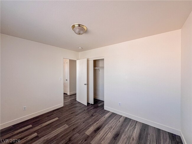 Building Photo - 8913 Kingswood Dr