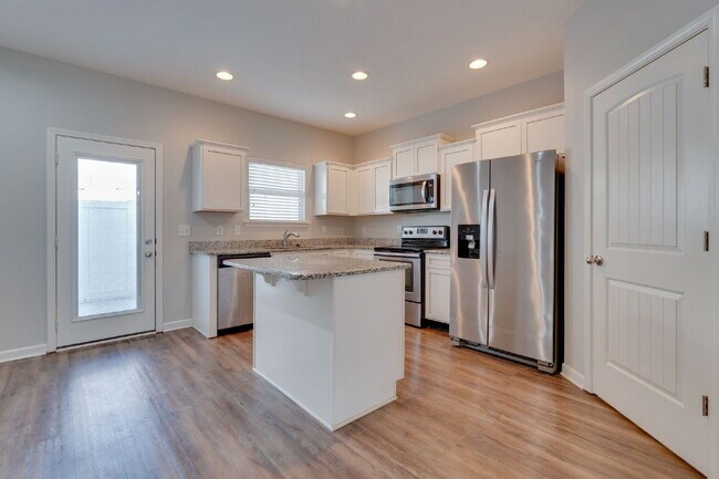 Building Photo - "Charming 2-Bedroom Townhouse Retreat on Staten Drive – Spacious 1,285 Sq. Ft. with 2 Full Baths ...