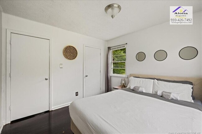 Building Photo - 743 Rustland Dr