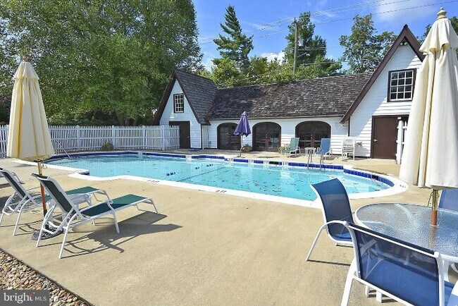 Building Photo - 9880 Palace Green Way