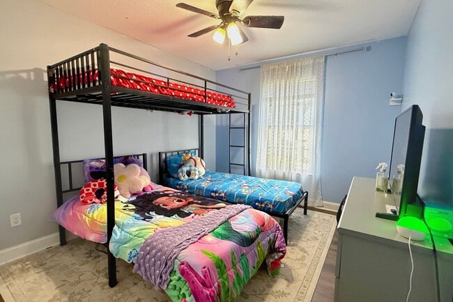 Building Photo - AVAILABLE NOW! (Small Pets Preferred) | $500 RENT CREDIT