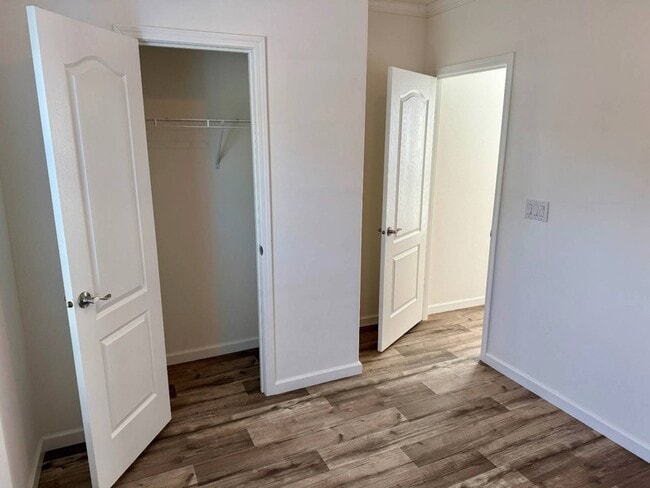 Building Photo - 887 E Colonial Cir