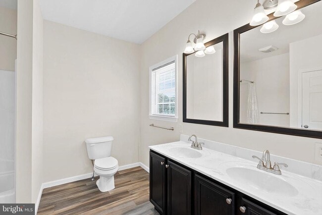 Building Photo - 100 Holiday Ct