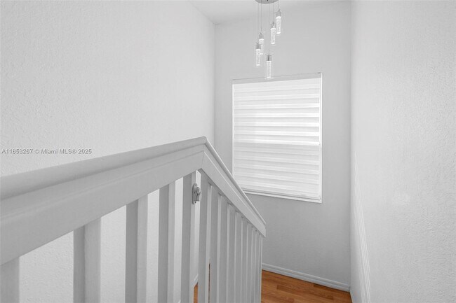 Building Photo - 1525 SE 20th Pl