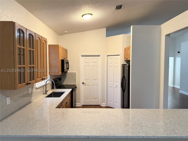 Building Photo - 5044 SW 139th Ave