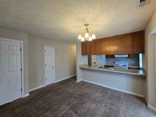 Building Photo - 6850 Shawcross Ln