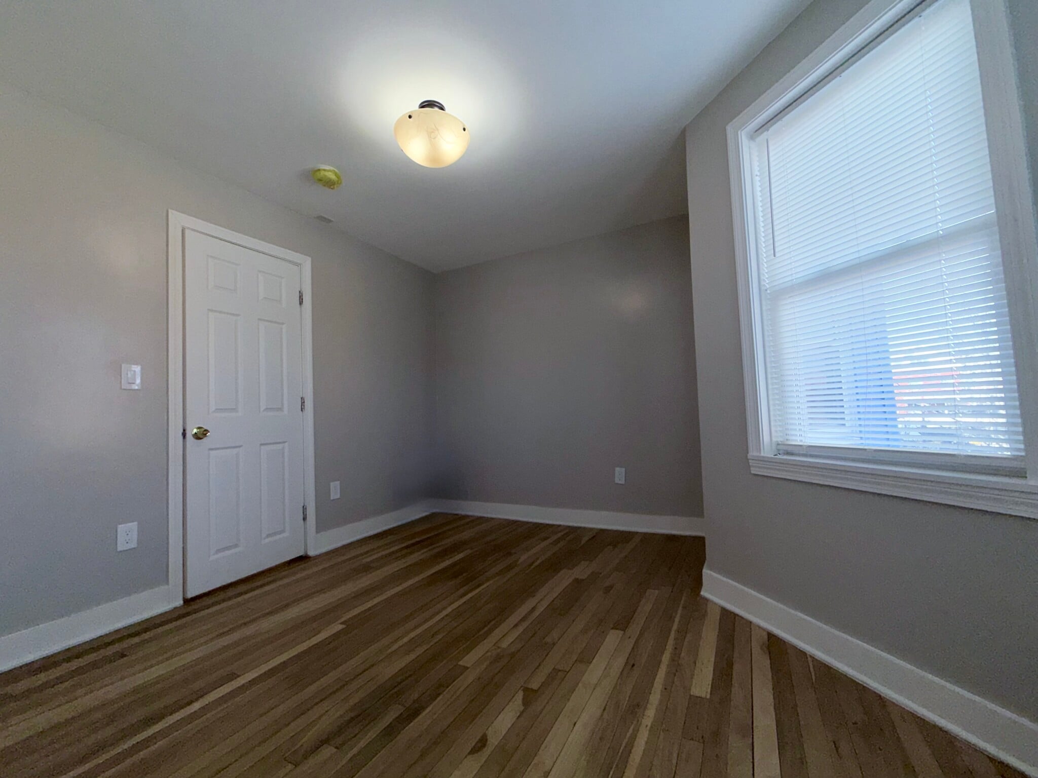 Building Photo - 13 Gladstone St