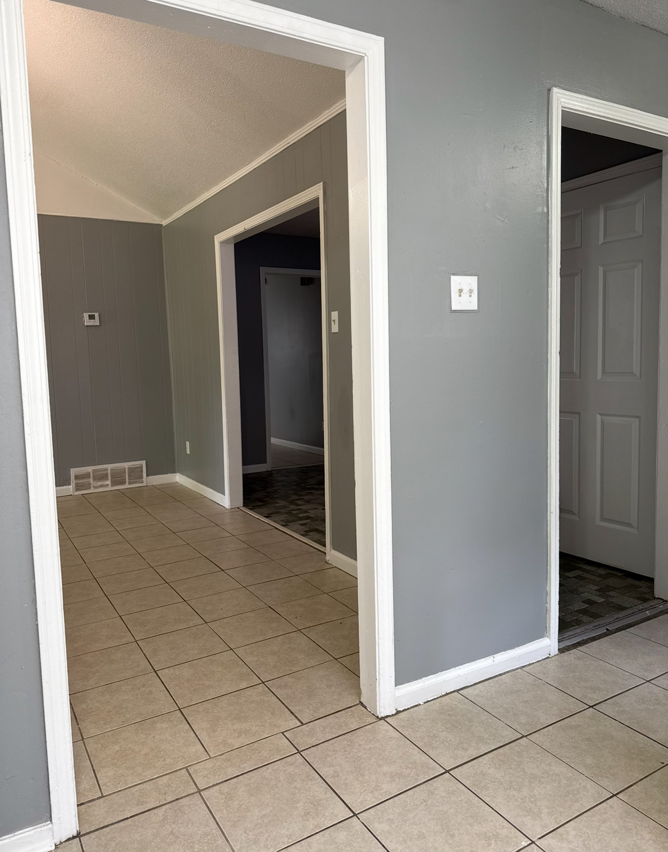 Building Photo - 5096 Breckenwood Dr