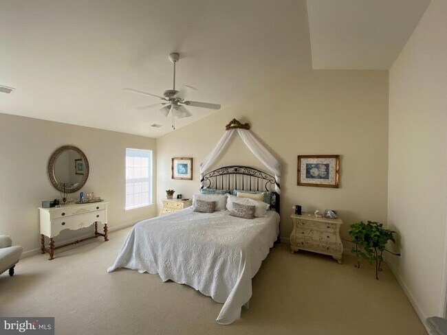 Building Photo - 6 Hollow Creek Cir