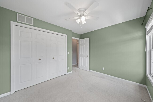Building Photo - 406 Lakewood Dr