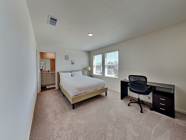 Building Photo - 14141 Emeric St