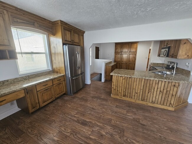 Building Photo - 74 W Plum St