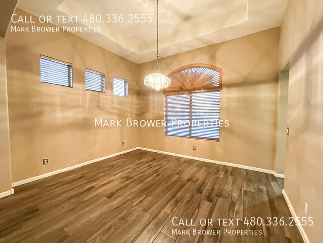 Building Photo - 380 W. Roadrunner Dr.