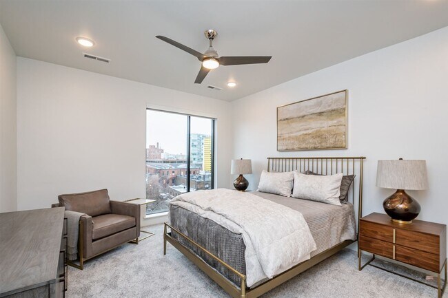 Building Photo - 300 S Clinton St