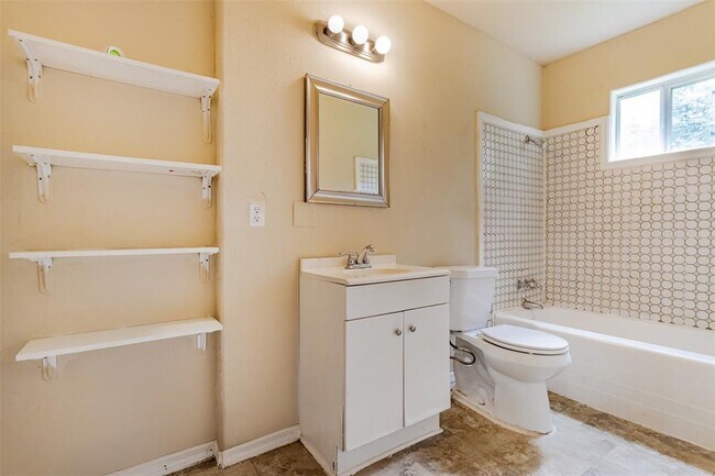 Building Photo - 10601 Murr Way