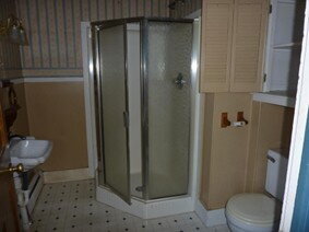 Building Photo - Charming 1 bedroom on 2nd floor of 2 famil...