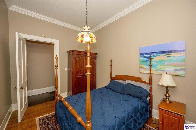 Building Photo - 208 N Mulberry St