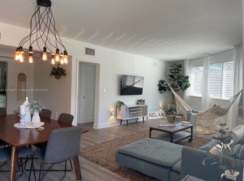 Primary Photo - 75 S Shore Dr