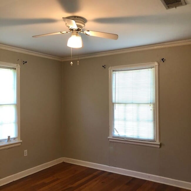 Building Photo - Great location in Garden District seconds from Downtown and LSU.