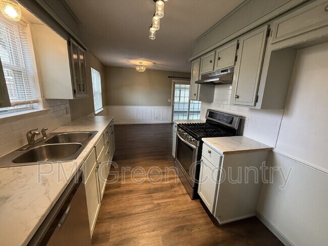 Building Photo - 2019 S Gum Ave