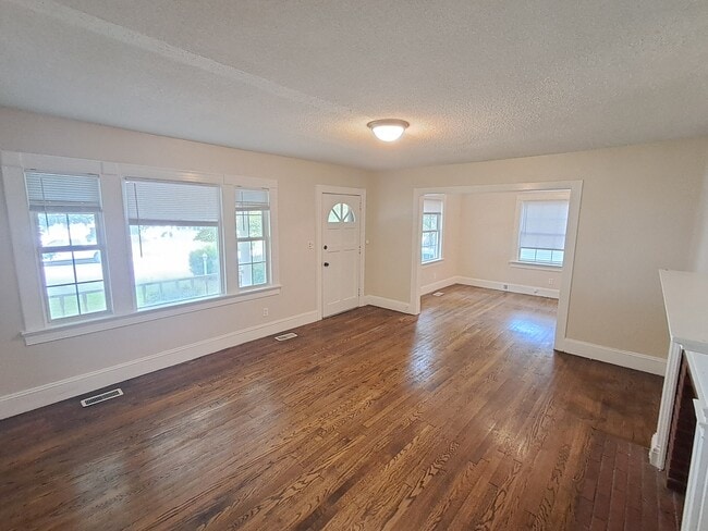 Building Photo - 1209 S Greene St