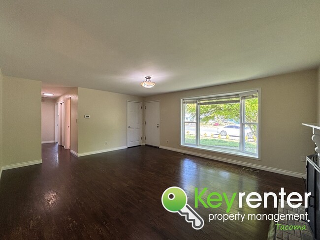 Building Photo - Gorgeous 3 Bed 1 Bath Home in Lakewood, WA!