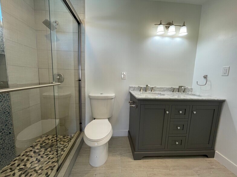 Building Photo - 4237 W 170th St