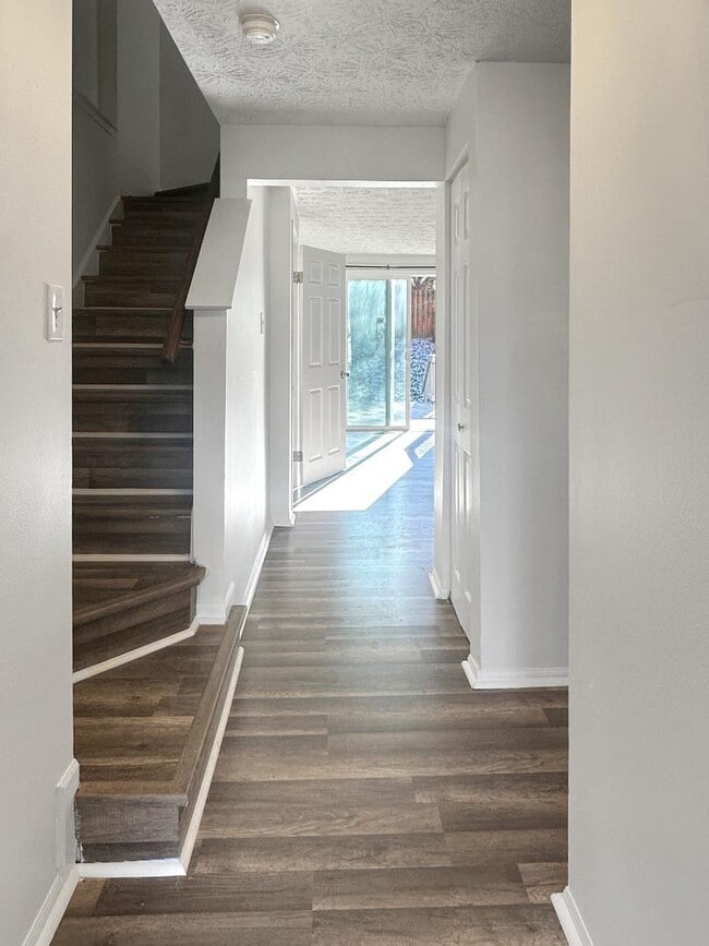 Building Photo - 563 Melissa Ct