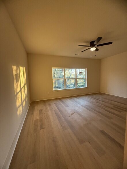 Building Photo - 106 Kirkland St