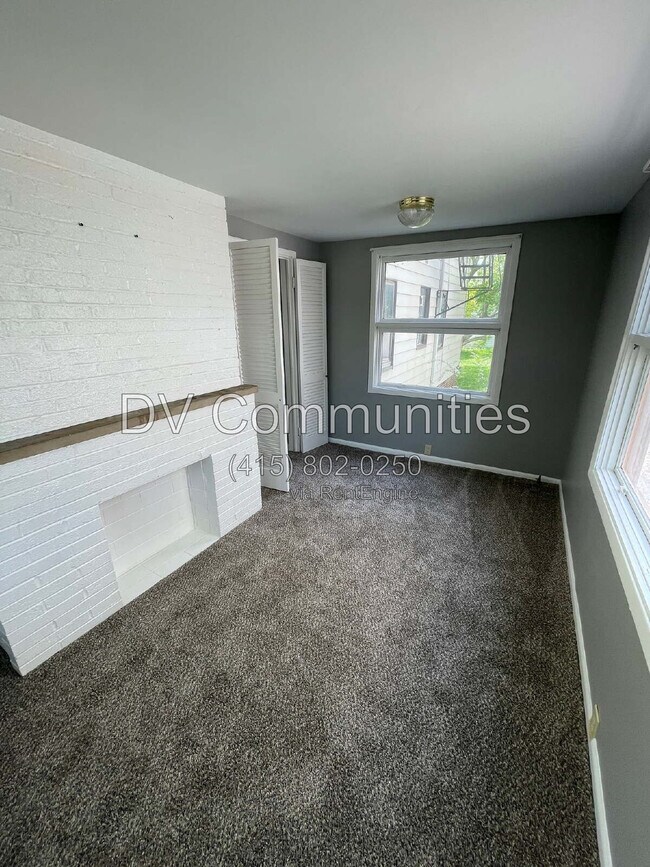 Building Photo - 1504 Sherbrook Rd