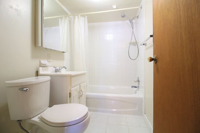 Building Photo - Spacious 2 BR 2 BA w/ Decorative Fireplace...