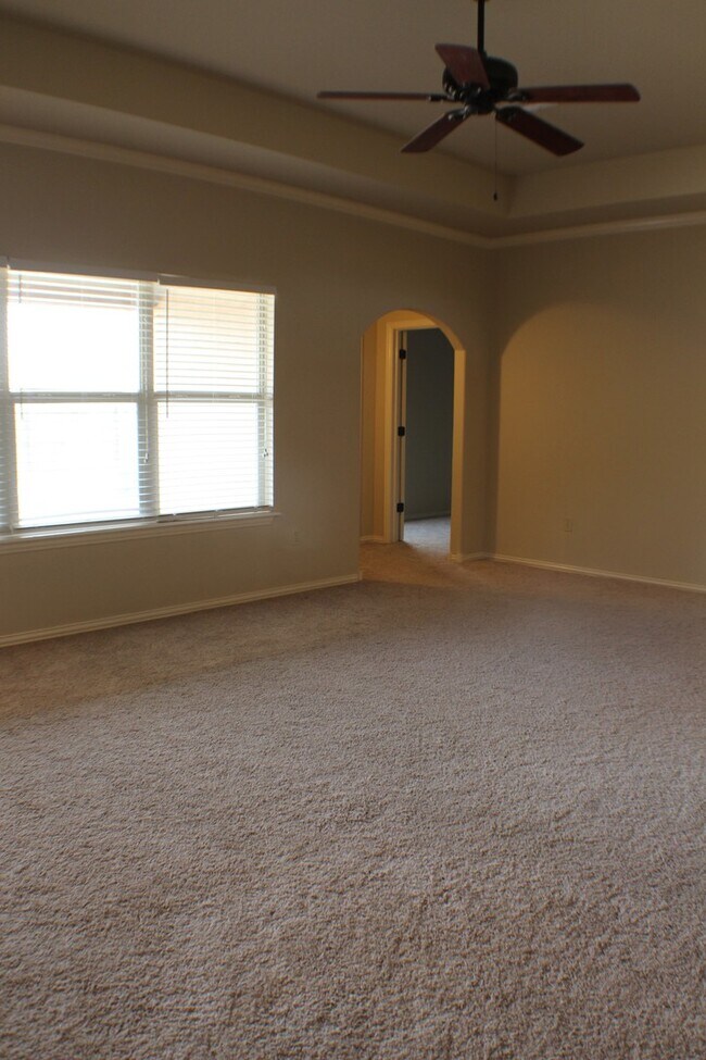 Building Photo - Bixby home available now!