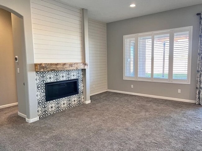 Building Photo - Beautiful Single Family Home in Desirable Subdivision Available in April 2026