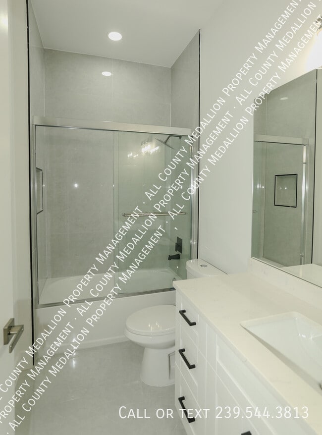 Building Photo - 141 Harold Ave S