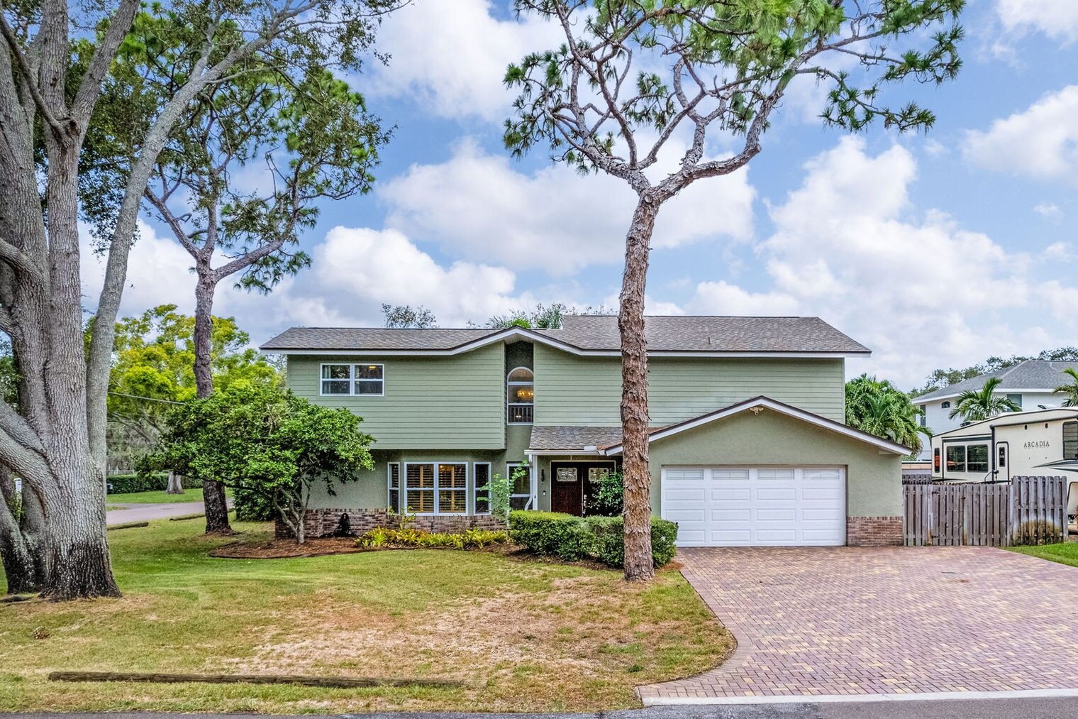 Building Photo - 9800 E Bay St