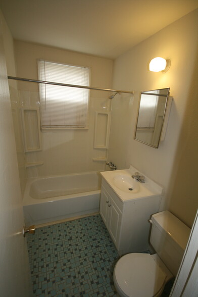 Building Photo - 2315 Rose Dr