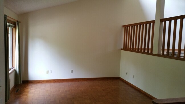 Building Photo - Spacious Four Bedroom House in NE Iowa City Neighborhood