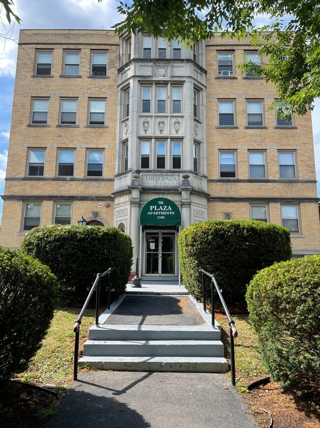 Plaza Apartments 1108 E Genesee St Syracuse NY 13210 Apartment Finder