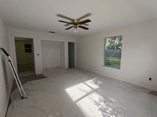 Building Photo - 6133 NW 33 St