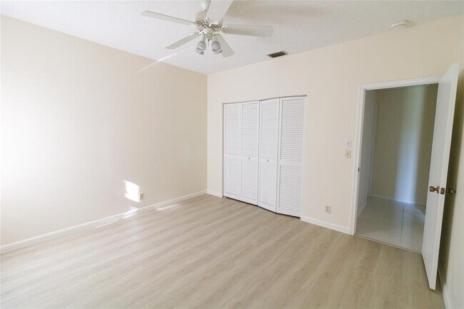 Building Photo - 8197 Royal Palm Ct
