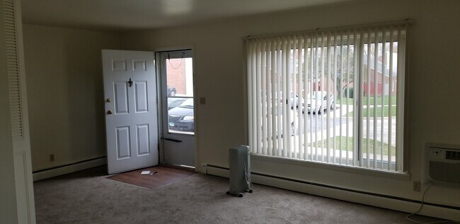 Building Photo - 343 Gramercy Dr